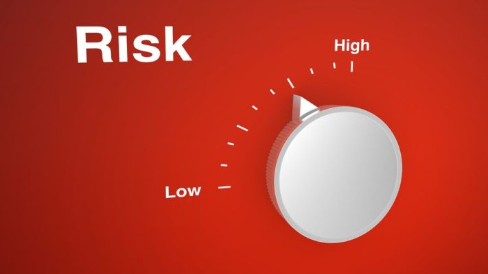 49231374 - risk control knob on red with a scale from low to high